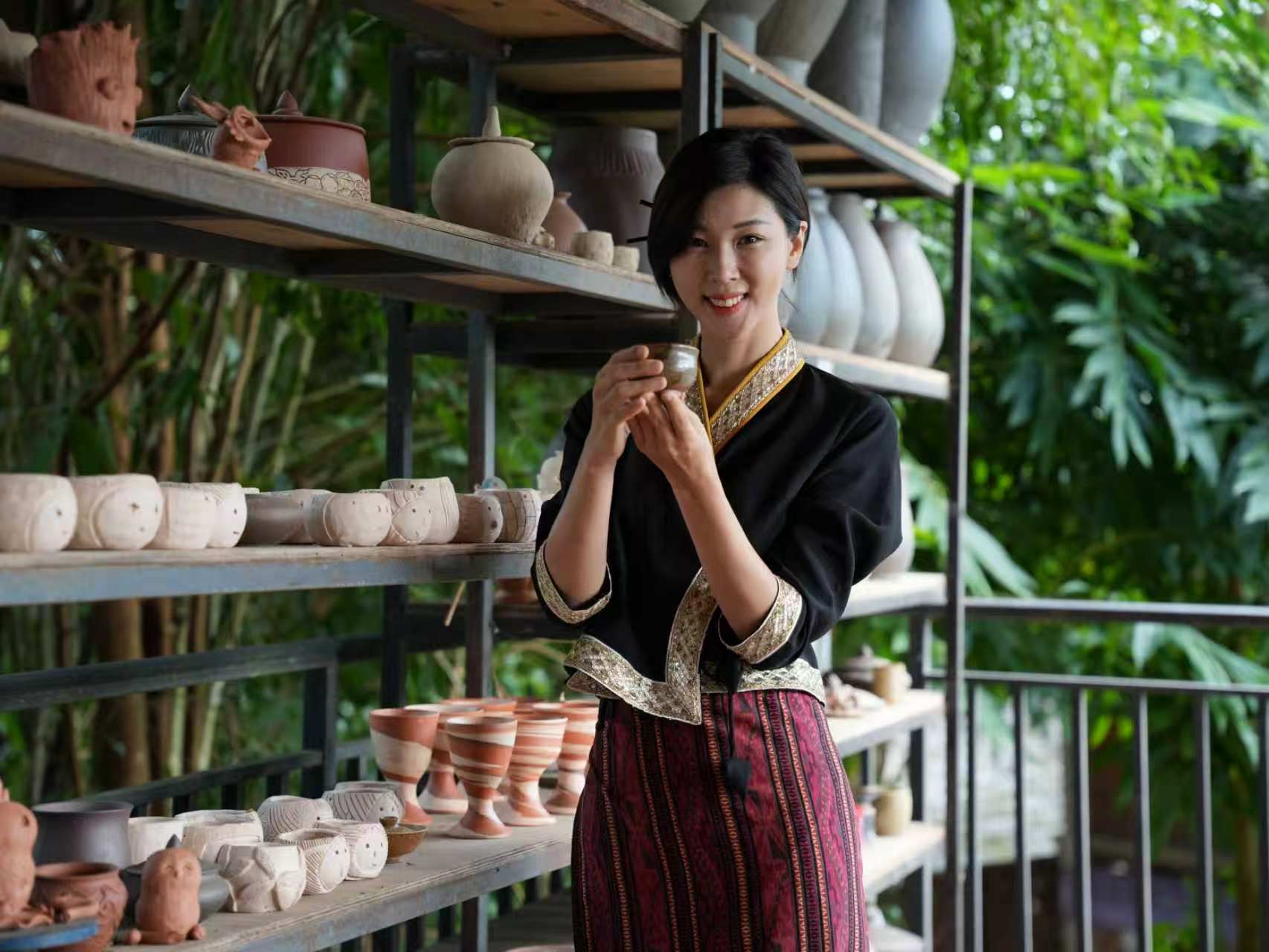 Dai Pottery Making